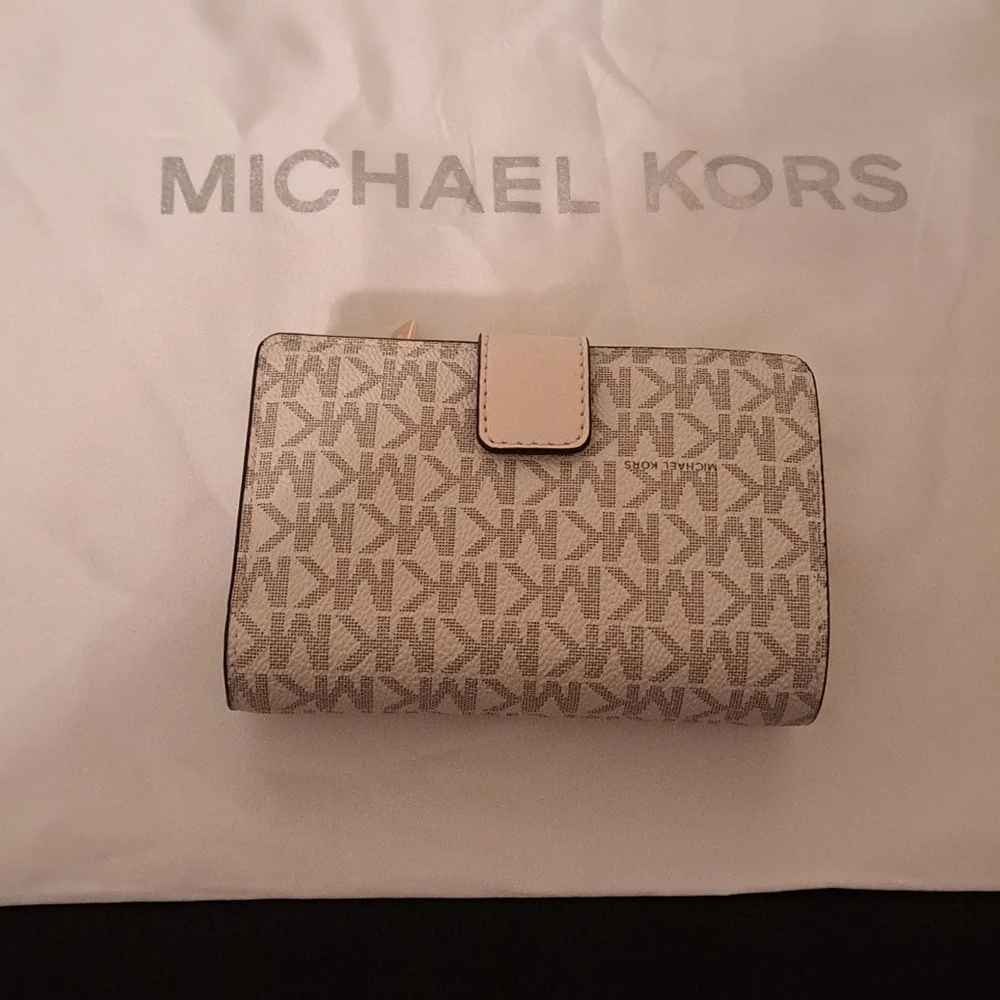 Michael Kors Gray and Pink Wallet Compact Design, Dust bag included NWT